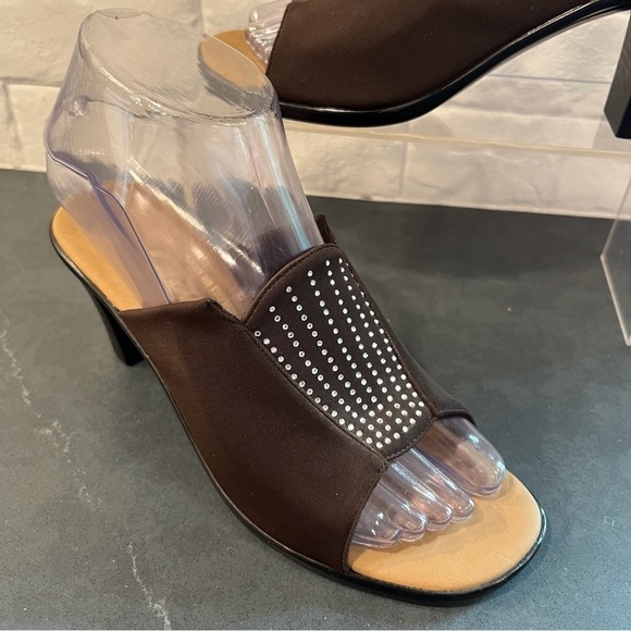 Onex sz 6 brown stretchy mules with crystal bling design - Picture 12 of 16